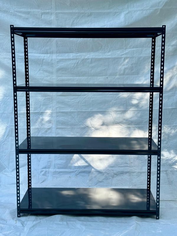 Sīkpreču plaukts ar tērauda klāju