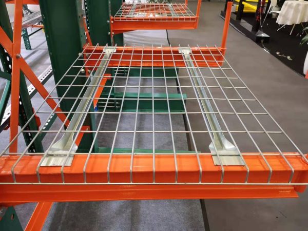 Režģotais ieklājums palešu plauktiem