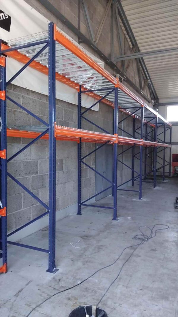 Palešu plaukti ar režģotu tērauda ieklājumu