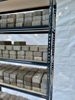 Sīkpreču plaukti dažādiem smagumiem