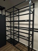 Sīkpreču plaukti montāžas stadijā